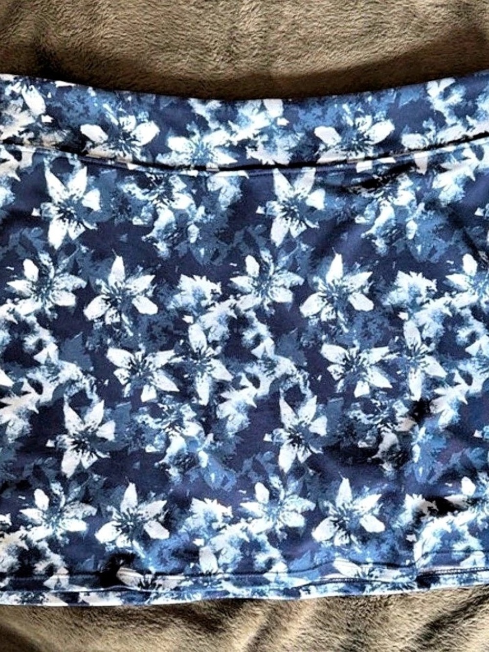 Tranquility Tranquility Floral Navy
Blue Skort Size S